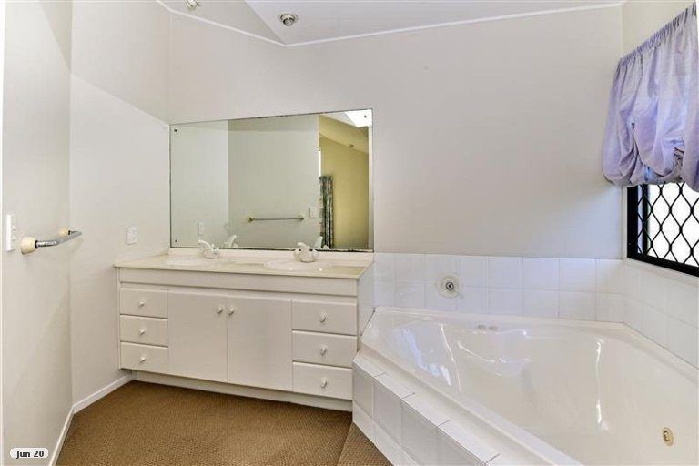 Photo of property in 20 Gillard Place, Eastern Beach, Auckland, 2012