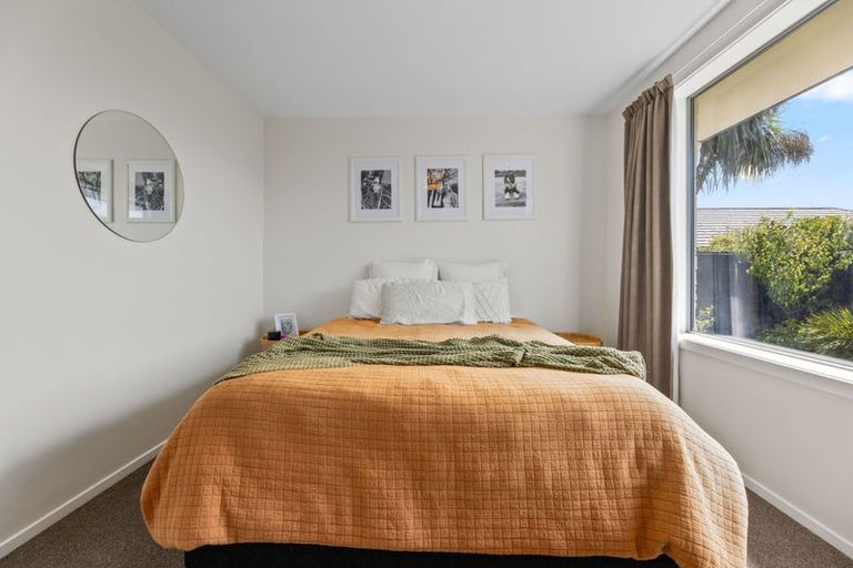 Photo of property in 2/126a Middlepark Road, Sockburn, Christchurch, 8042