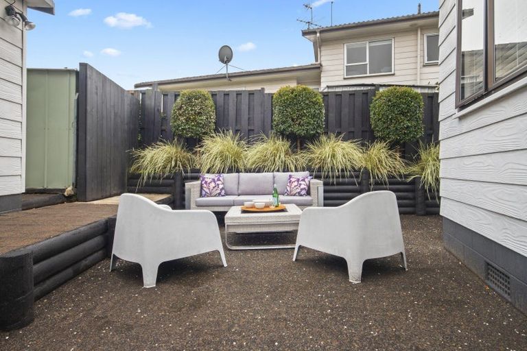 Photo of property in 2/6 Gosford Drive, Botany Downs, Auckland, 2010
