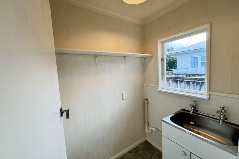 Photo of property in 75 Pahiatua Street, Hokowhitu, Palmerston North, 4410