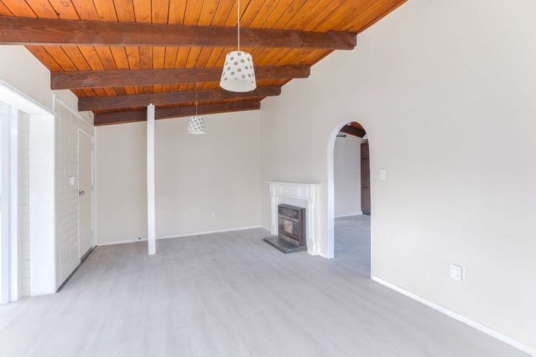 Photo of property in 10 Sealand Place, Mangere Bridge, Auckland, 2022