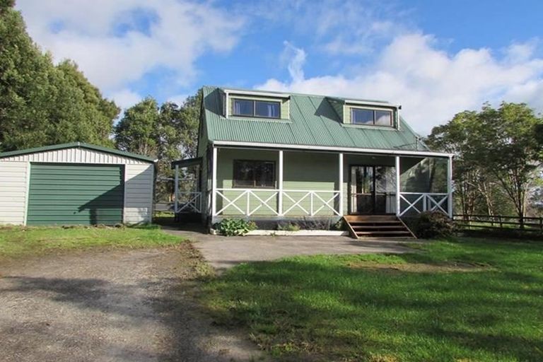Photo of property in 499 Paremoremo Road, Paremoremo, Auckland, 0632