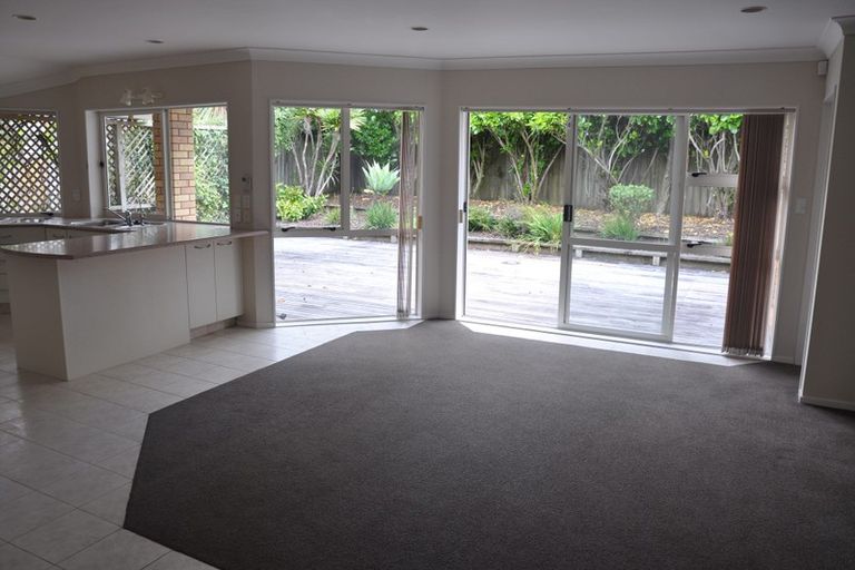 Photo of property in 23 Simon Owen Place, Golflands, Auckland, 2013