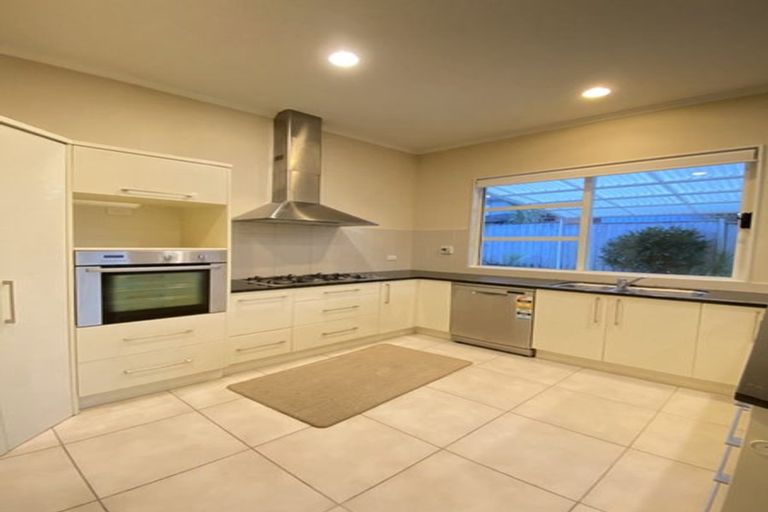 Photo of property in 7 Seresin Crescent, Flat Bush, Auckland, 2016