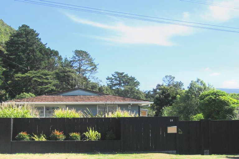 Photo of property in 24 Maymorn Road, Te Marua, Upper Hutt, 5018