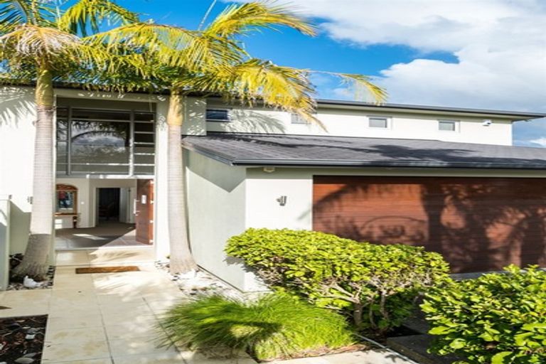 Photo of property in 11 Mistral Place, West Harbour, Auckland, 0618