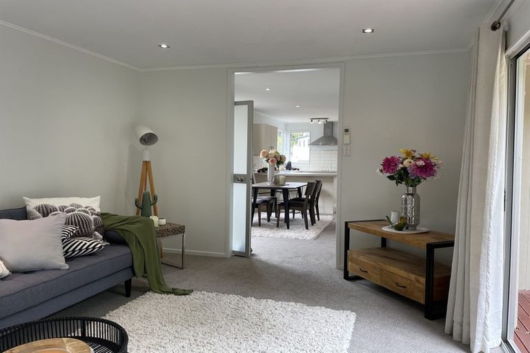 Photo of property in 17 Tacitus Place, Totara Vale, Auckland, 0629