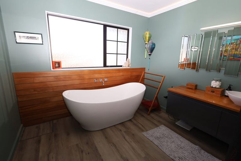 Photo of property in 10 Kiriwai Place, Matua, Tauranga, 3110