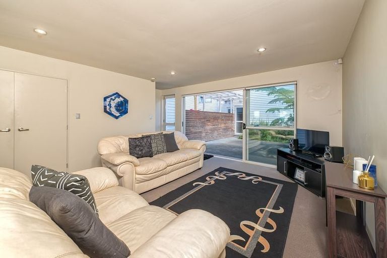 Photo of property in 24 Zabeel Crescent, Takanini, 2112