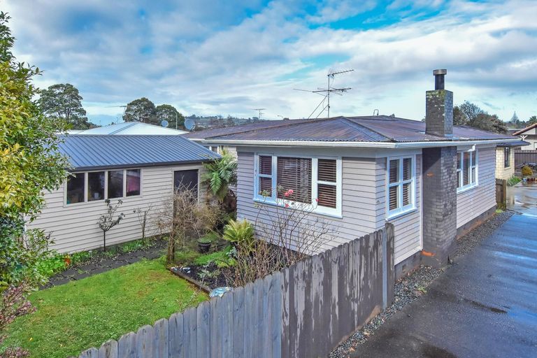 Photo of property in 8 Paterson Avenue, Pukekohe, 2120