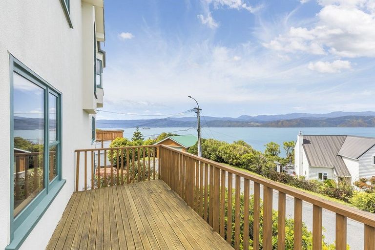 Photo of property in 156 Nevay Road, Karaka Bays, Wellington, 6022