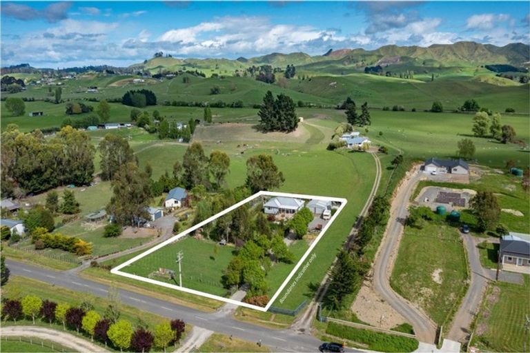 Photo of property in 314 White Road, Waipawa, Otane, 4277