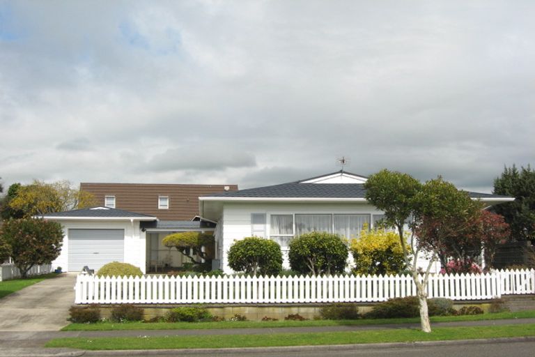 Photo of property in 4 Poplar Grove, Whalers Gate, New Plymouth, 4310