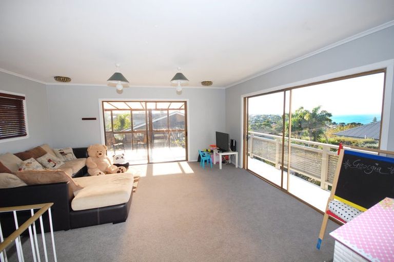 Photo of property in 1/134 Aberdeen Road, Campbells Bay, Auckland, 0620