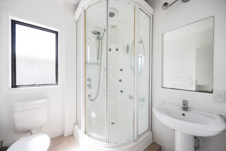 Photo of property in 25 Nui Mana Place, Te Atatu South, Auckland, 0610