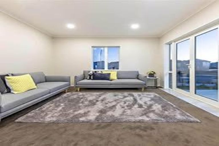 Photo of property in 10 Warbler Crescent, Papakura, 2110