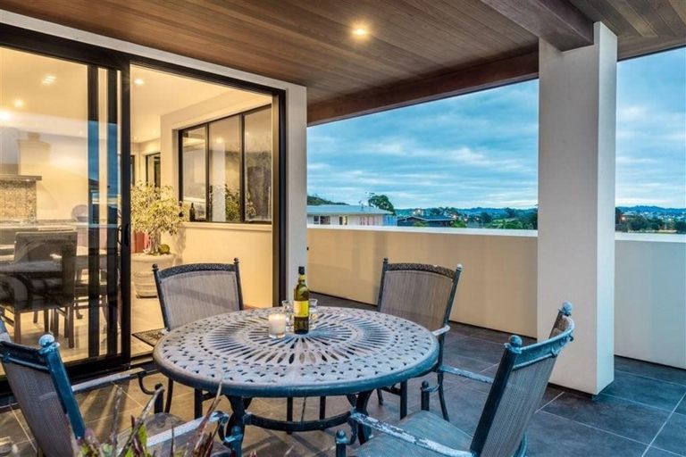 Photo of property in 9 Durness Place, Red Beach, 0932