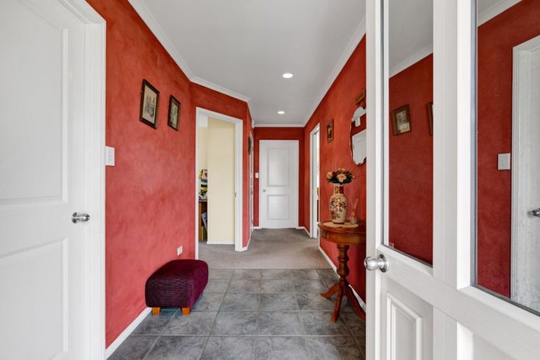 Photo of property in 25 Ashmore Drive, Frankleigh Park, New Plymouth, 4310