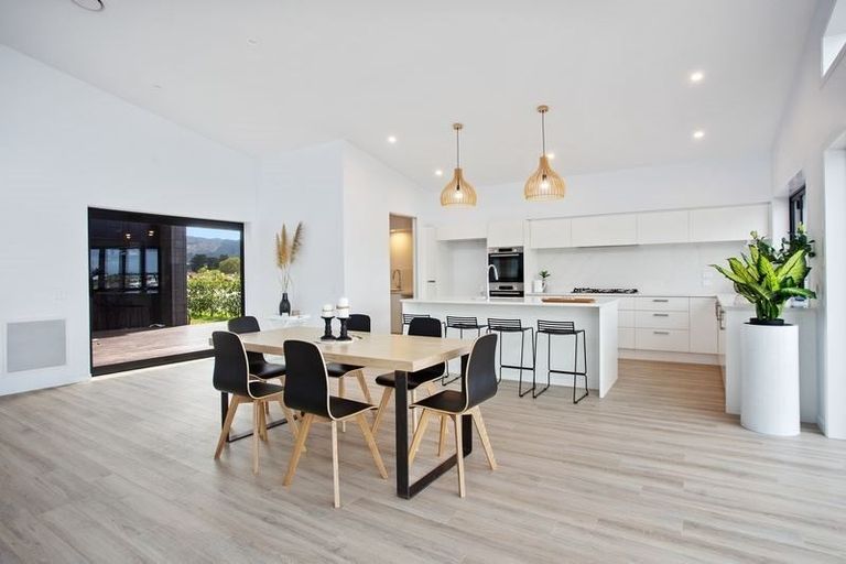 Photo of property in 14 Lady Jocelyn Place, Whitianga, 3510