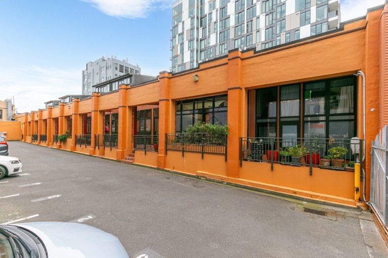 Photo of property in Courtenay Mews Apartments, 3/14 Alpha Street, Te Aro, Wellington, 6011