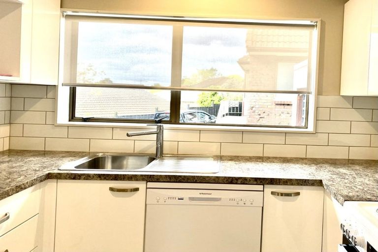 Photo of property in 1/27 Weetman Drive, Browns Bay, Auckland, 0630