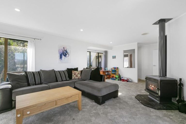 Photo of property in 35 Camellia Terrace, Maungaraki, Lower Hutt, 5010