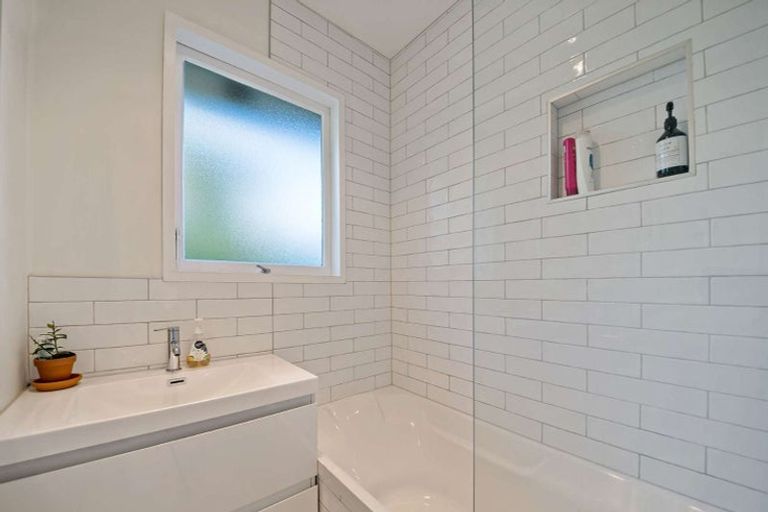 Photo of property in 2/15 Lynette Place, Mangere, Auckland, 2022