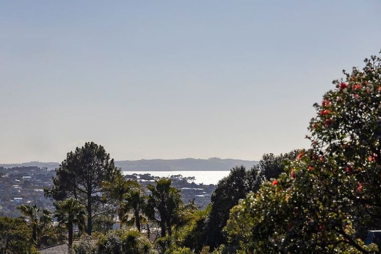 Photo of property in 2/177 Browns Bay Road, Browns Bay, Auckland, 0630