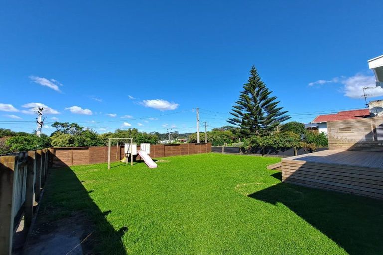 Photo of property in 16 Alberta Road, Glen Avon, New Plymouth, 4312