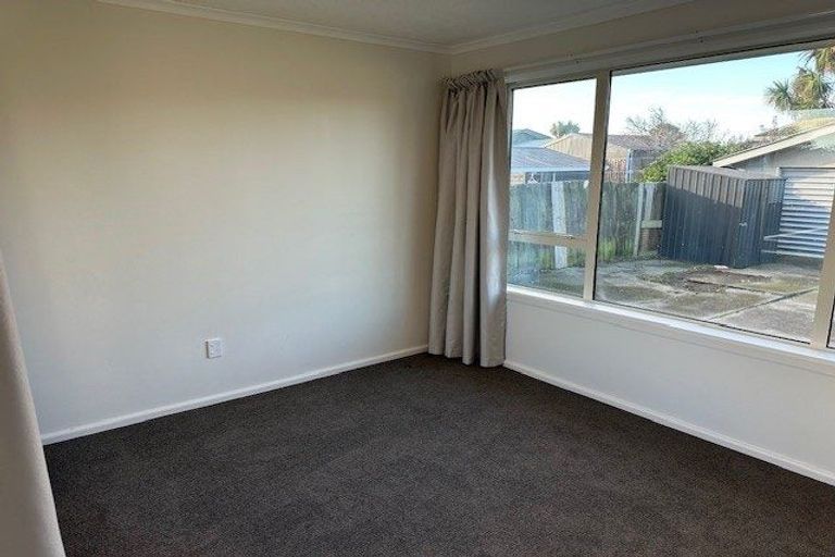 Photo of property in 102 Effingham Street, North New Brighton, Christchurch, 8083