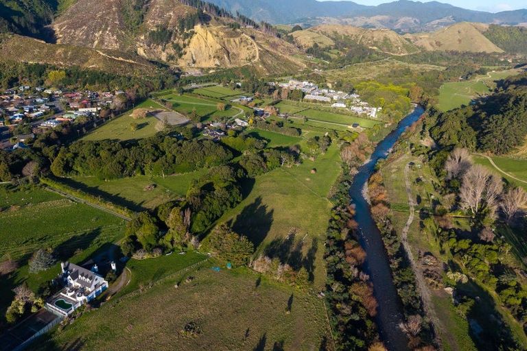 Photo of property in 4 Reikorangi Road, Waikanae, 5036