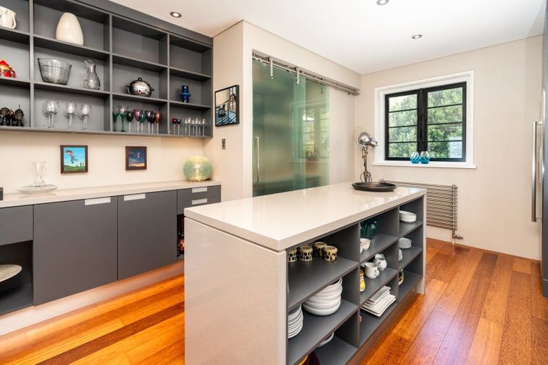 Photo of property in Broadwater Apartments, 214 Oriental Parade, Oriental Bay, Wellington, 6011