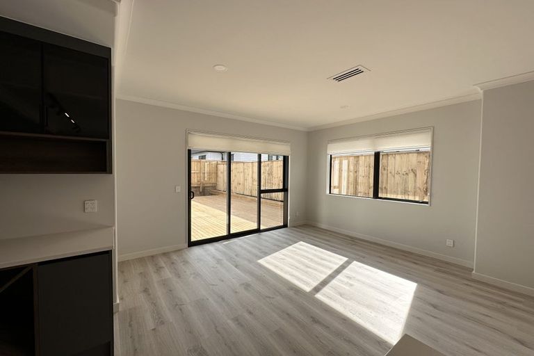 Photo of property in 13 Cara Avenue, Kumeu, 0810