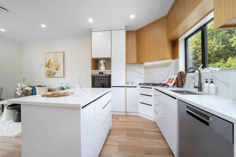 Photo of property in 70c Golf Road, New Lynn, Auckland, 0600