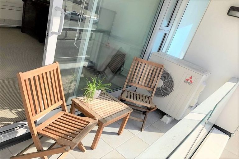 Photo of property in Portal Apartments, 1a/42 Cable Street, Te Aro, Wellington, 6011