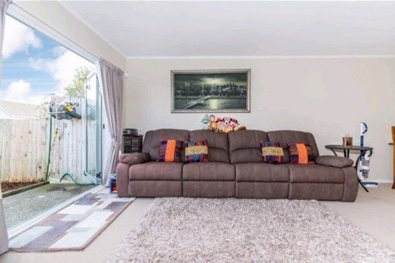 Photo of property in 25 Stephen Avenue, Henderson, Auckland, 0610