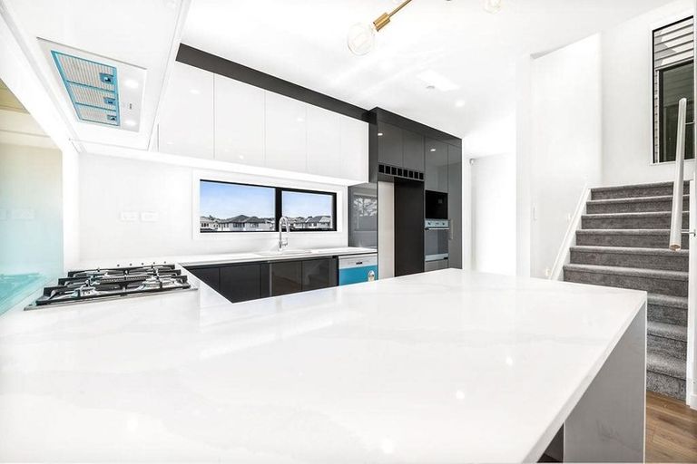 Photo of property in 16 Laquinta Place, Flat Bush, Auckland, 2019