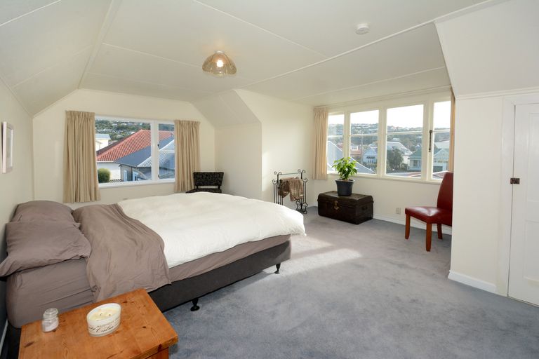 Photo of property in 120 Hargest Crescent, Saint Clair, Dunedin, 9012