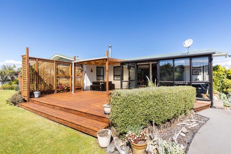Photo of property in 30 Takiroa Street, Urenui, 4375