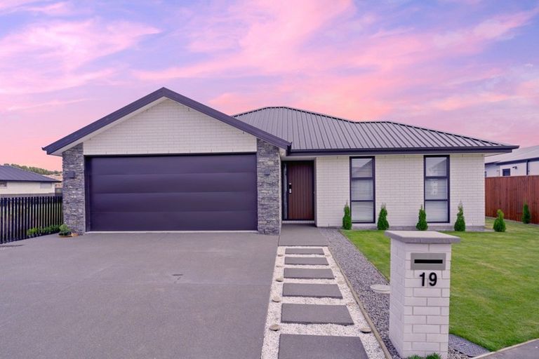 Photo of property in 19 Whitburn Avenue, Halswell, Christchurch, 8025