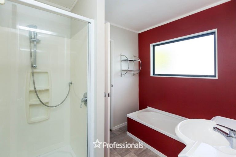 Photo of property in 1 Monarch Grove, Maoribank, Upper Hutt, 5018