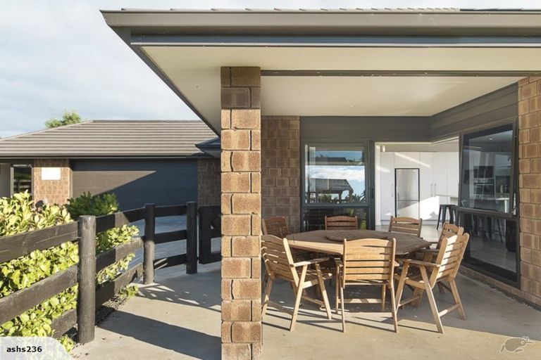 Photo of property in 4 Armstrong Way, Waiuku, 2123