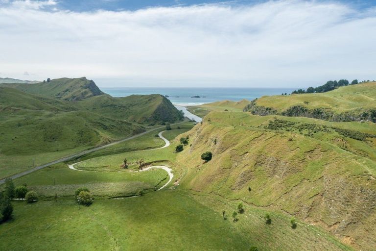 Photo of property in 11 Mangakuri Road, Kairakau, Havelock North, 4295