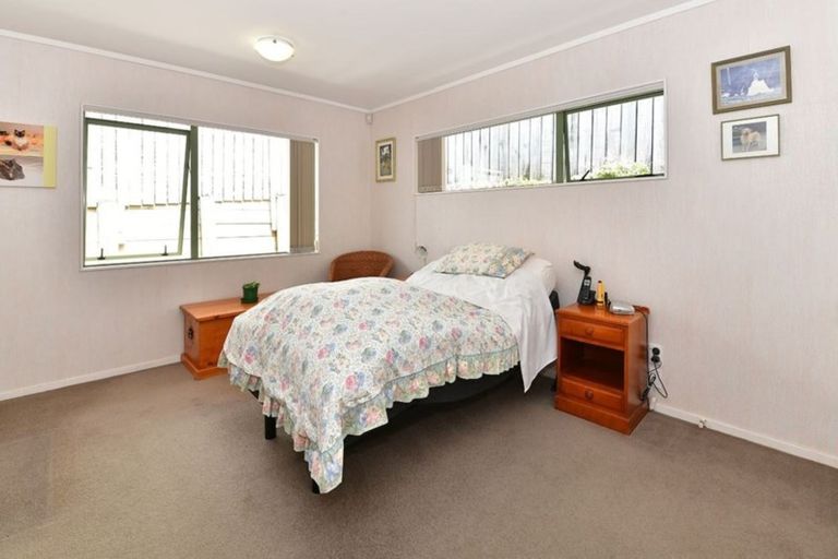 Photo of property in 4b Greta Place, Stanmore Bay, Whangaparaoa, 0932