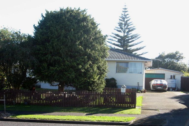 Photo of property in 11 Swallow Drive, Manurewa, Auckland, 2102