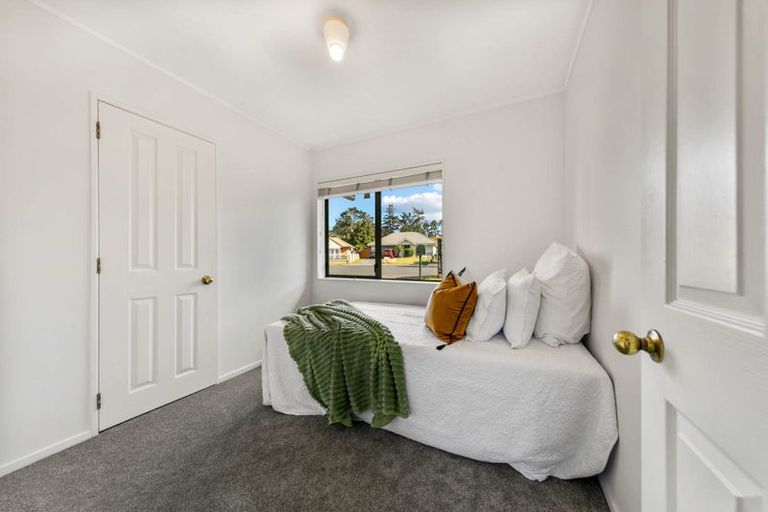 Photo of property in 1/7 Marbeth Court, Botany Downs, Auckland, 2010