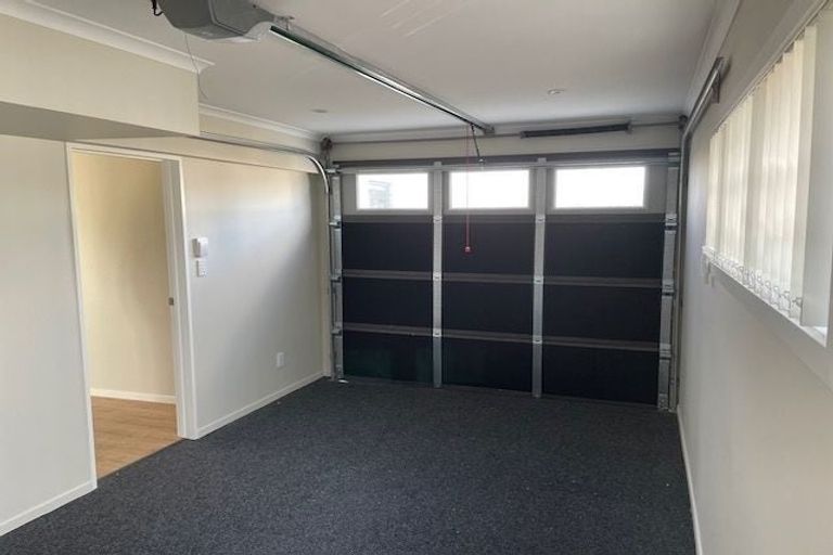 Photo of property in 3a Edwards Avenue, Henderson, Auckland, 0610