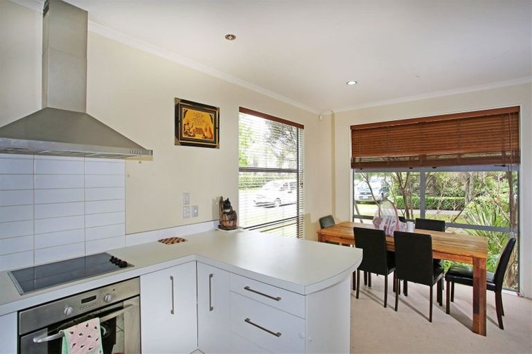 Photo of property in 15 The Track, Takanini, 2112