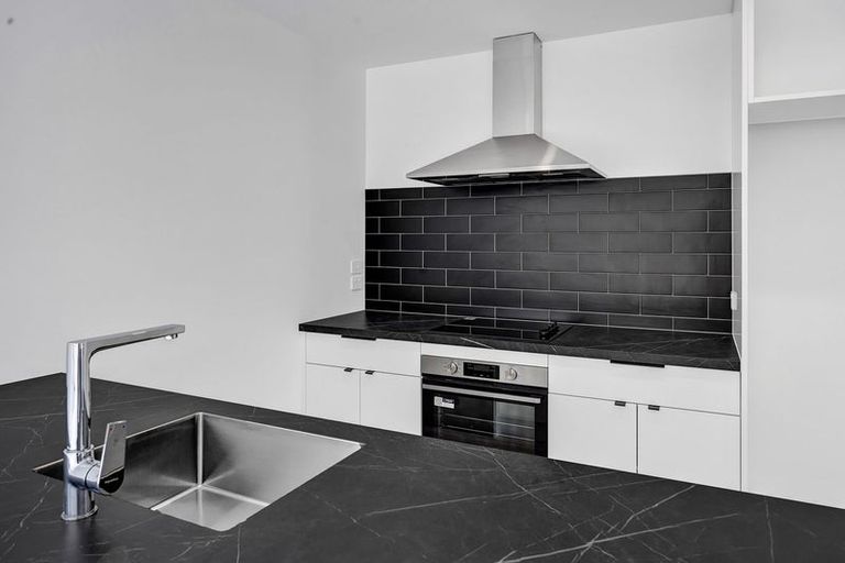 Photo of property in 120 Seaview Road, Westown, New Plymouth, 4310