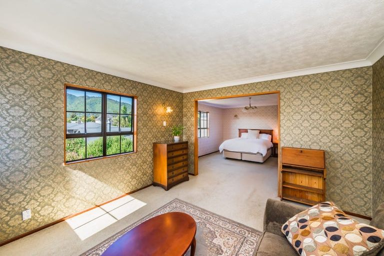 Photo of property in 92 Ngaio Road, Waikanae, 5036